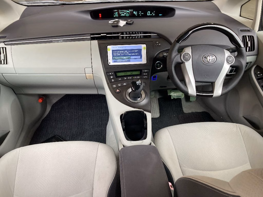 TOYOTA PRIUS