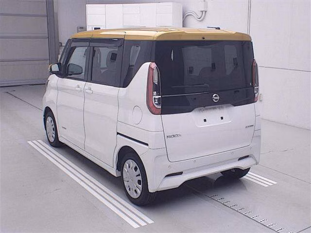 NISSAN ROOX