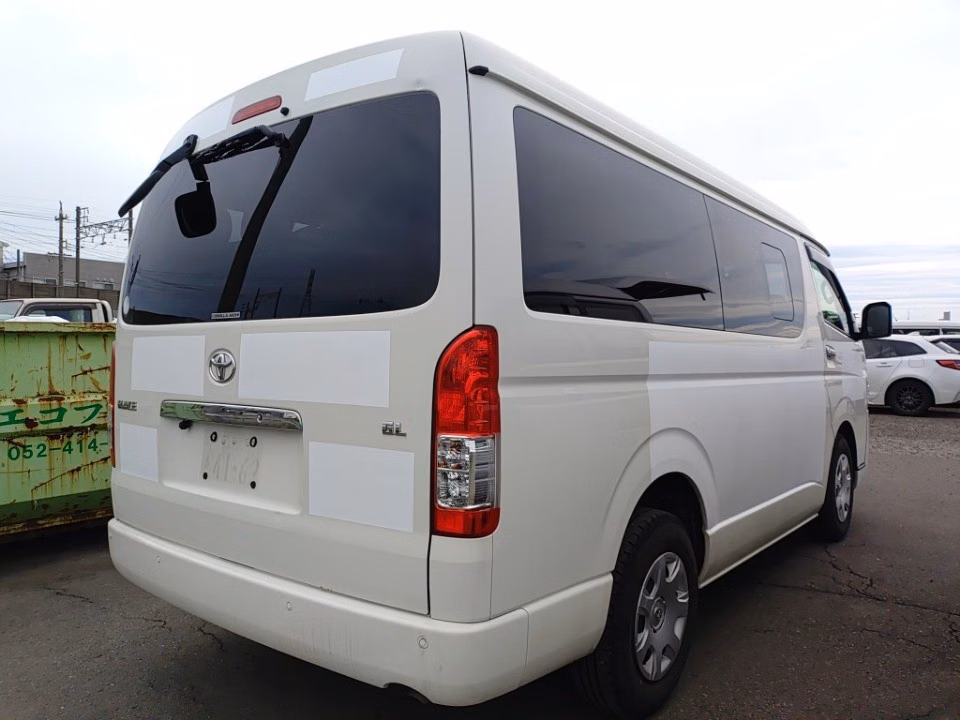 TOYOTA HIACE