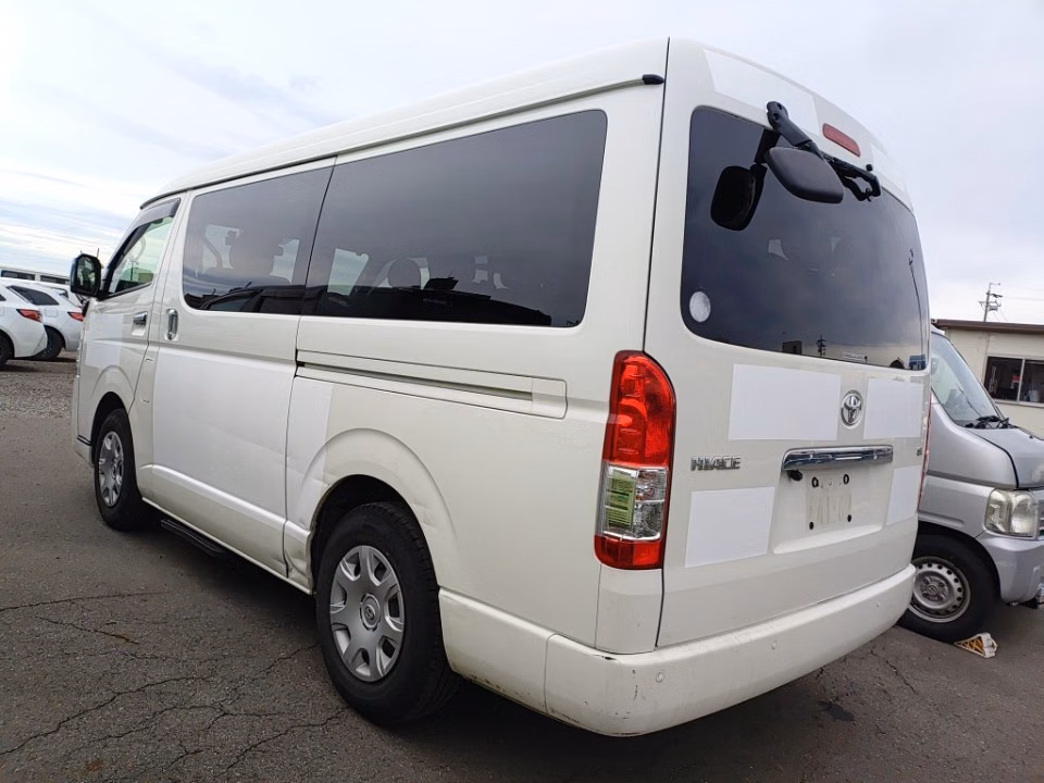 TOYOTA HIACE