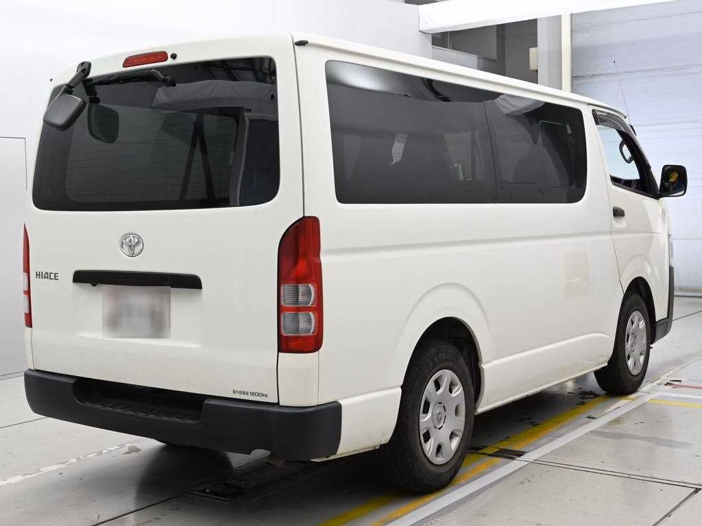 TOYOTA REGIUS ACE