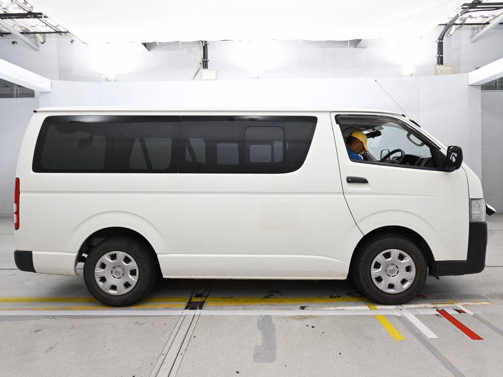 TOYOTA REGIUS ACE