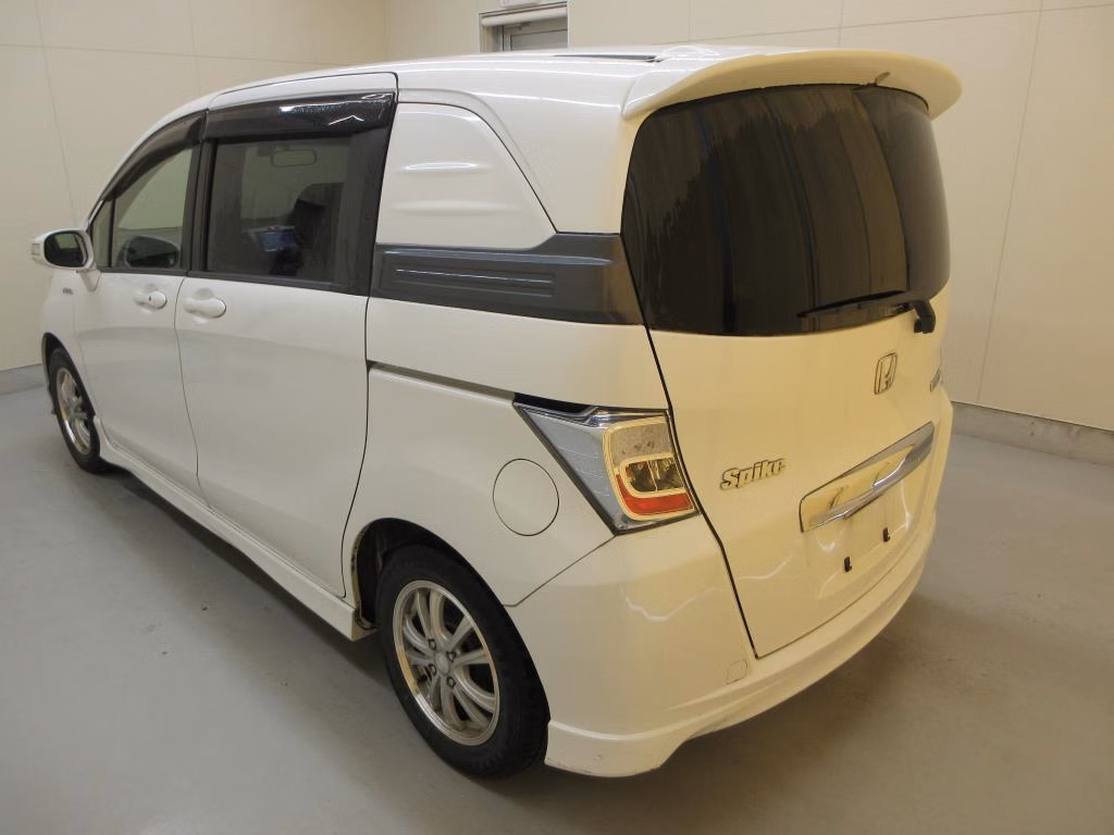 HONDA FREED SPIKE