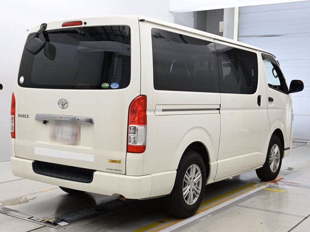 TOYOTA REGIUS ACE