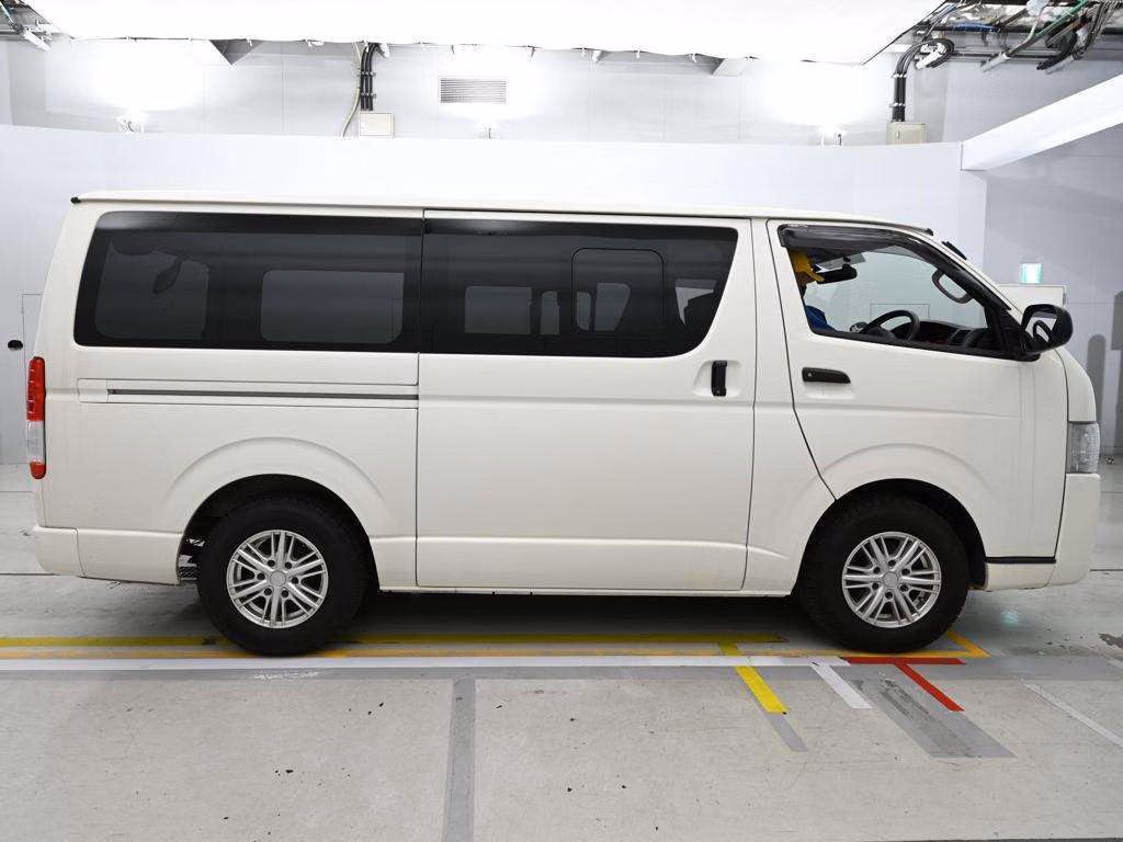TOYOTA REGIUS ACE