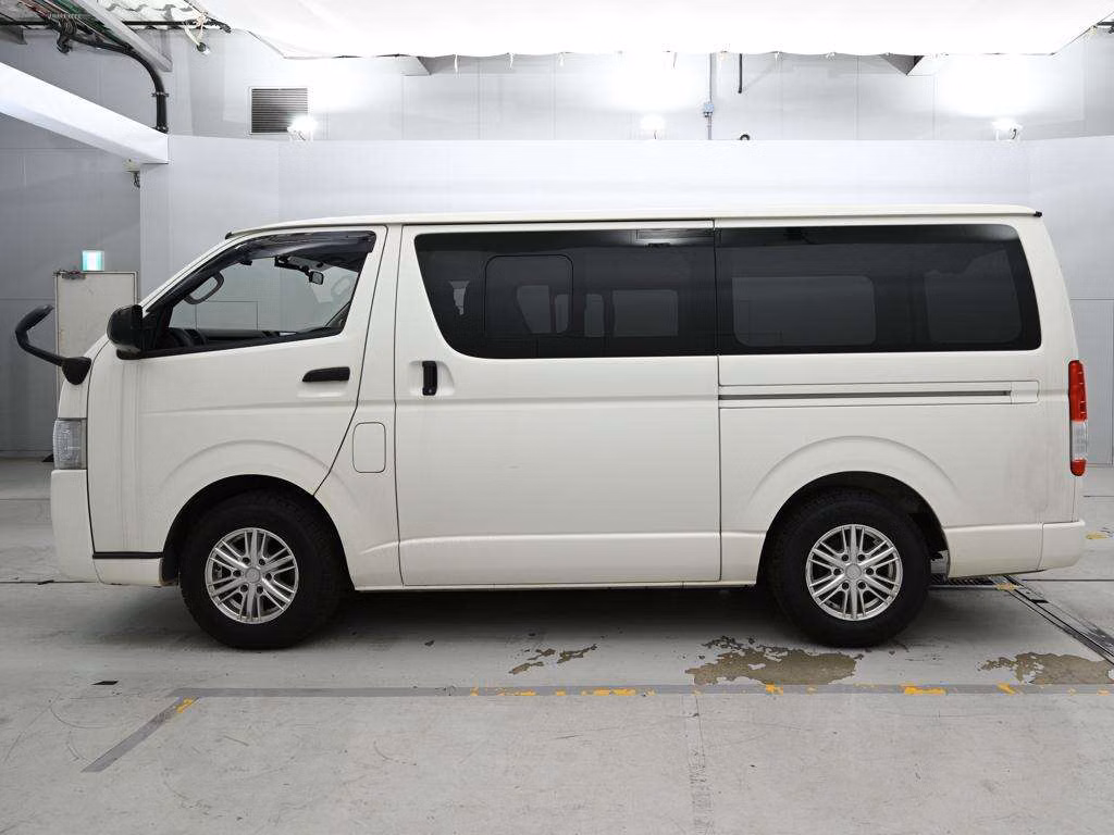 TOYOTA REGIUS ACE