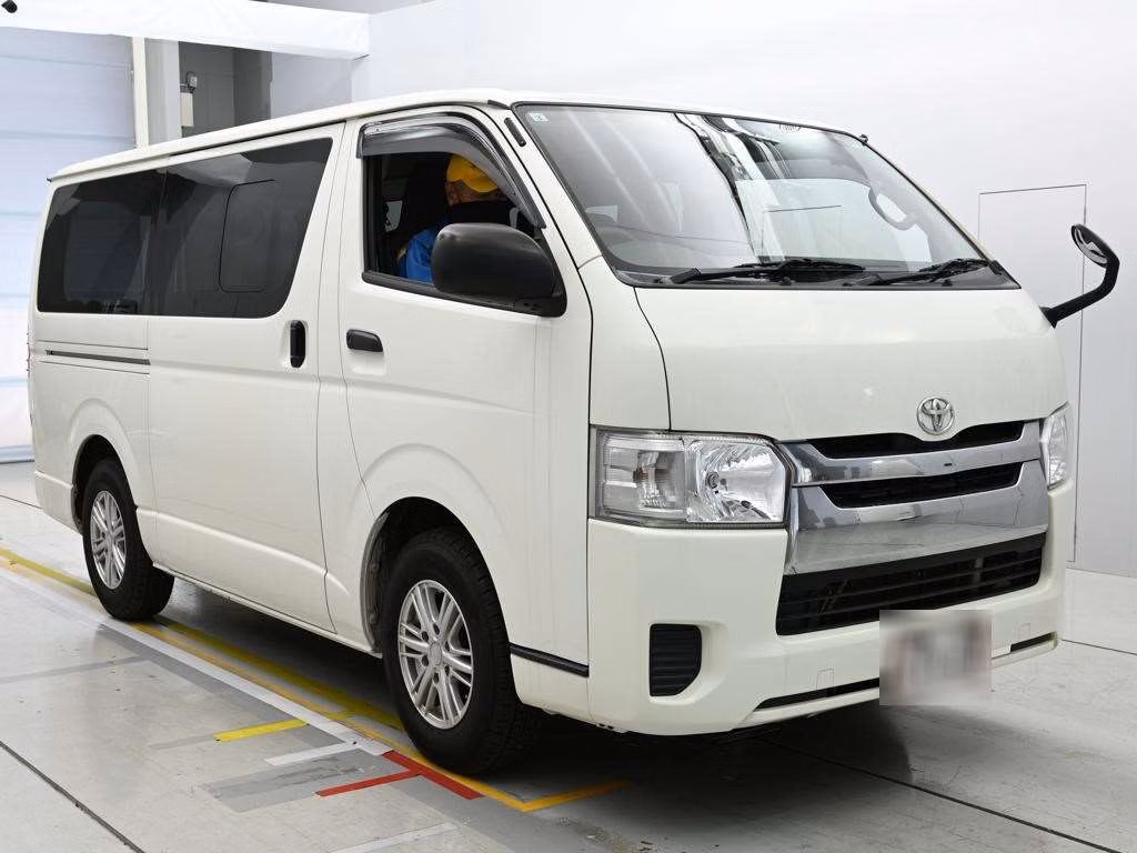 TOYOTA REGIUS ACE