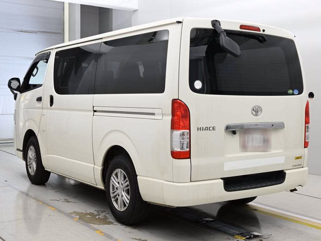 TOYOTA REGIUS ACE