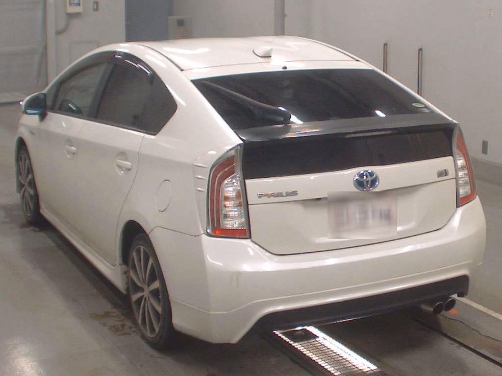 TOYOTA PRIUS