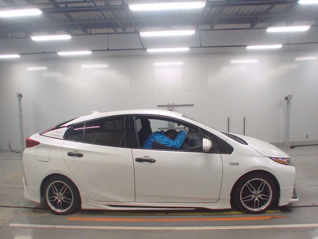 TOYOTA PRIUS PHV