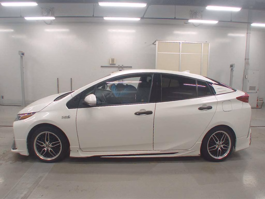 TOYOTA PRIUS PHV
