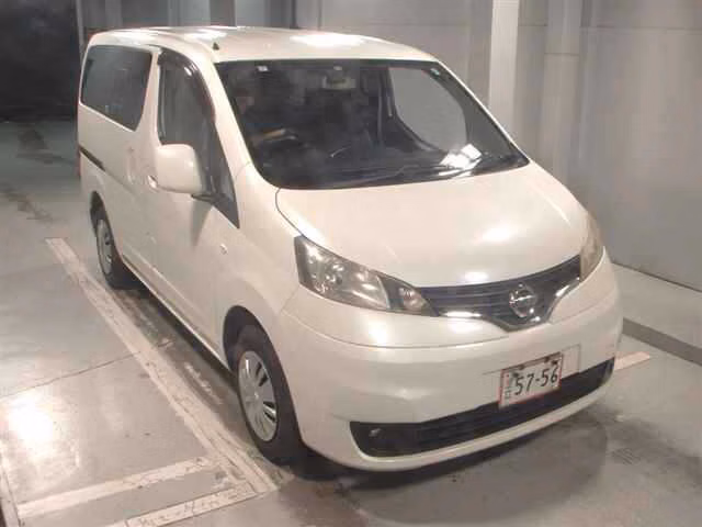 NISSAN NV200
