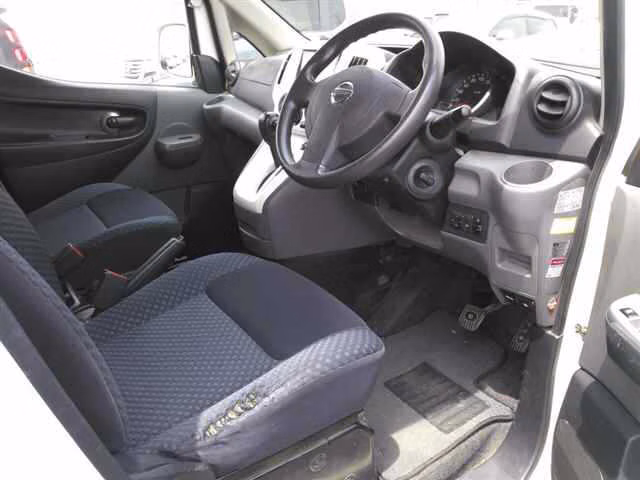 NISSAN NV200