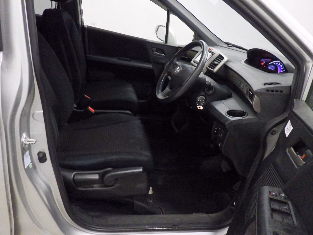 HONDA FREED SPIKE