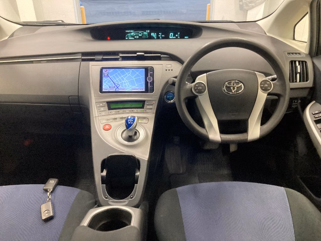 TOYOTA PRIUS