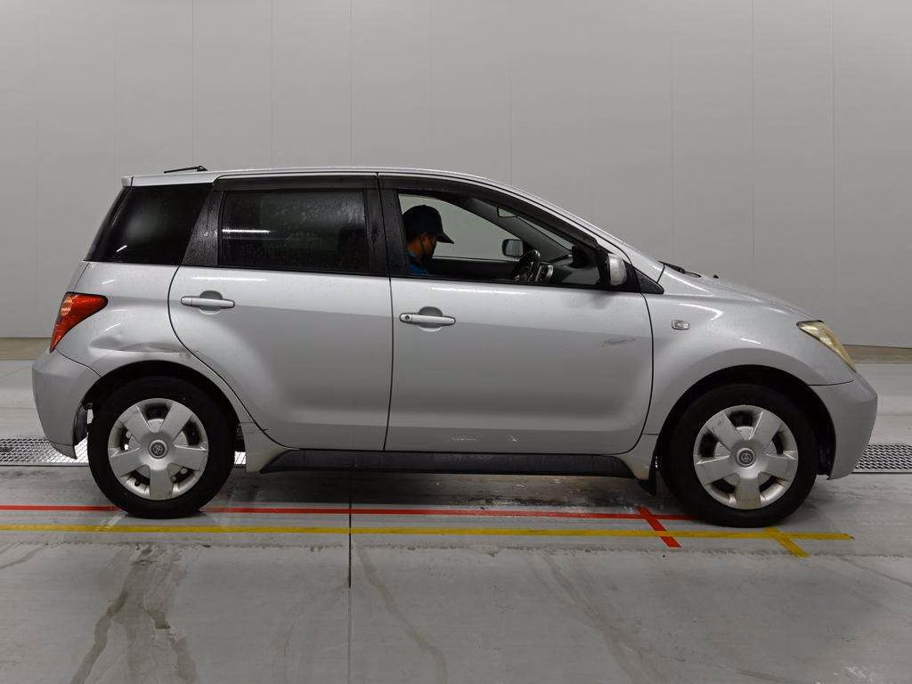 TOYOTA IST