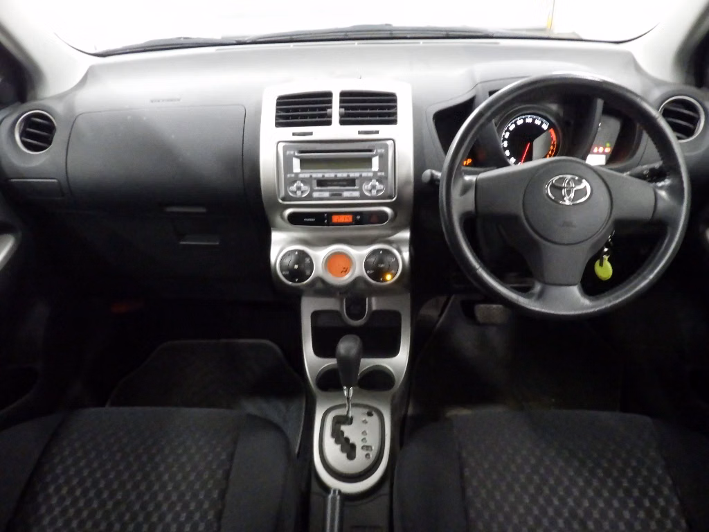 TOYOTA IST