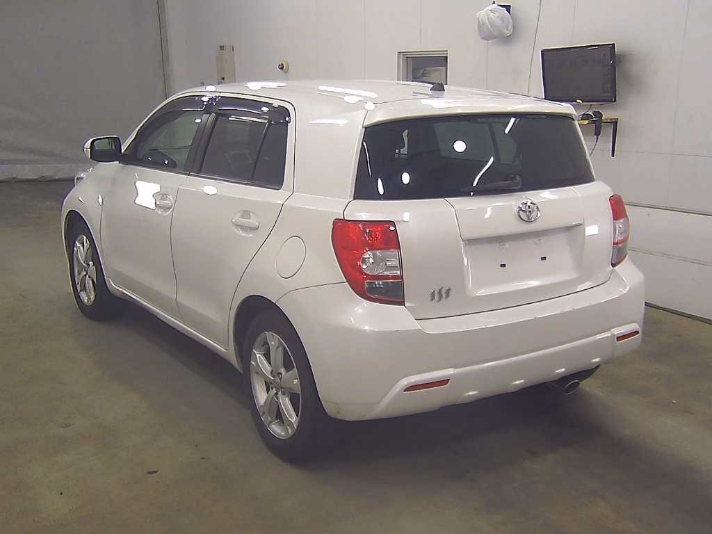 TOYOTA IST