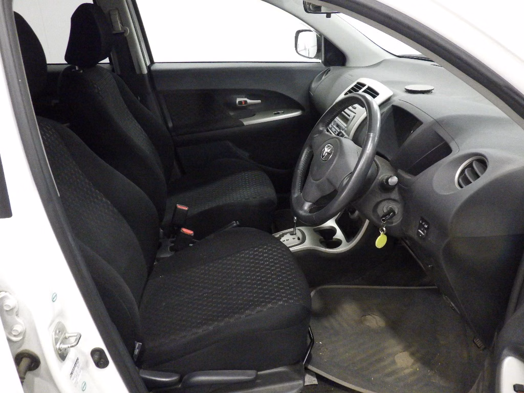 TOYOTA IST