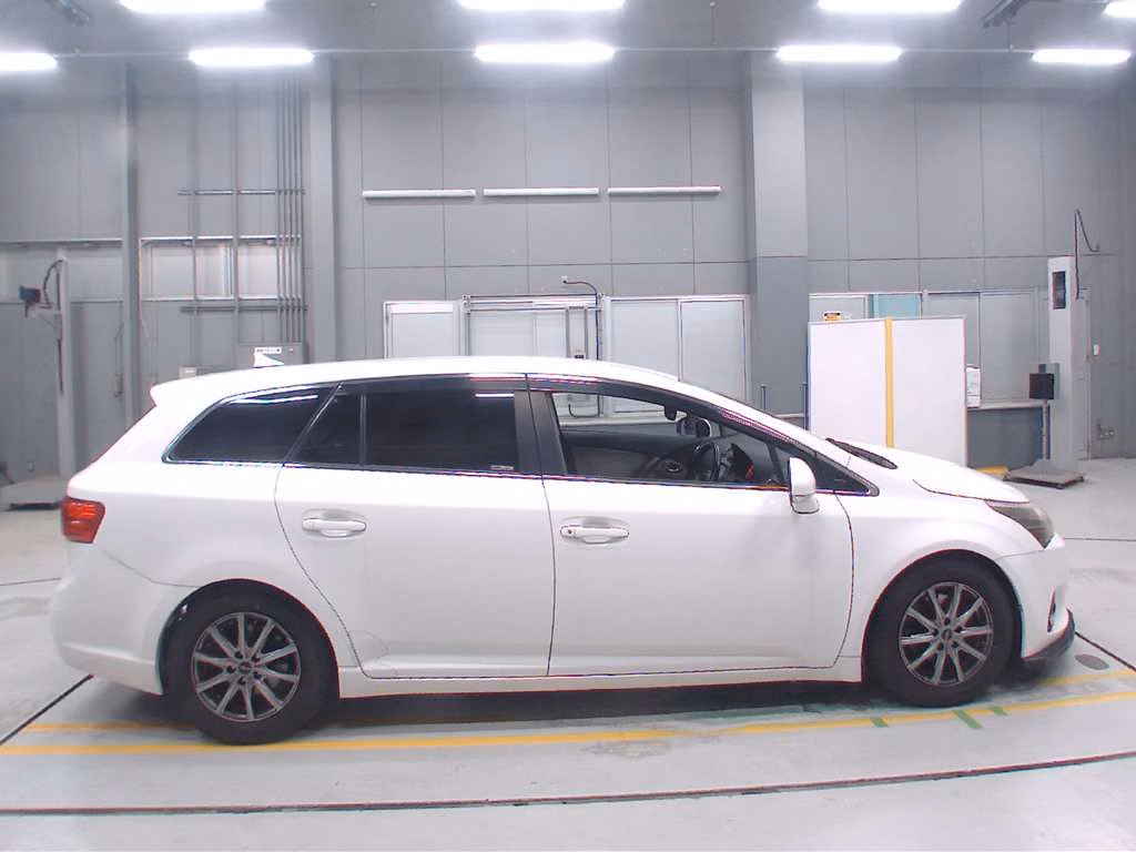 TOYOTA AVENSIS