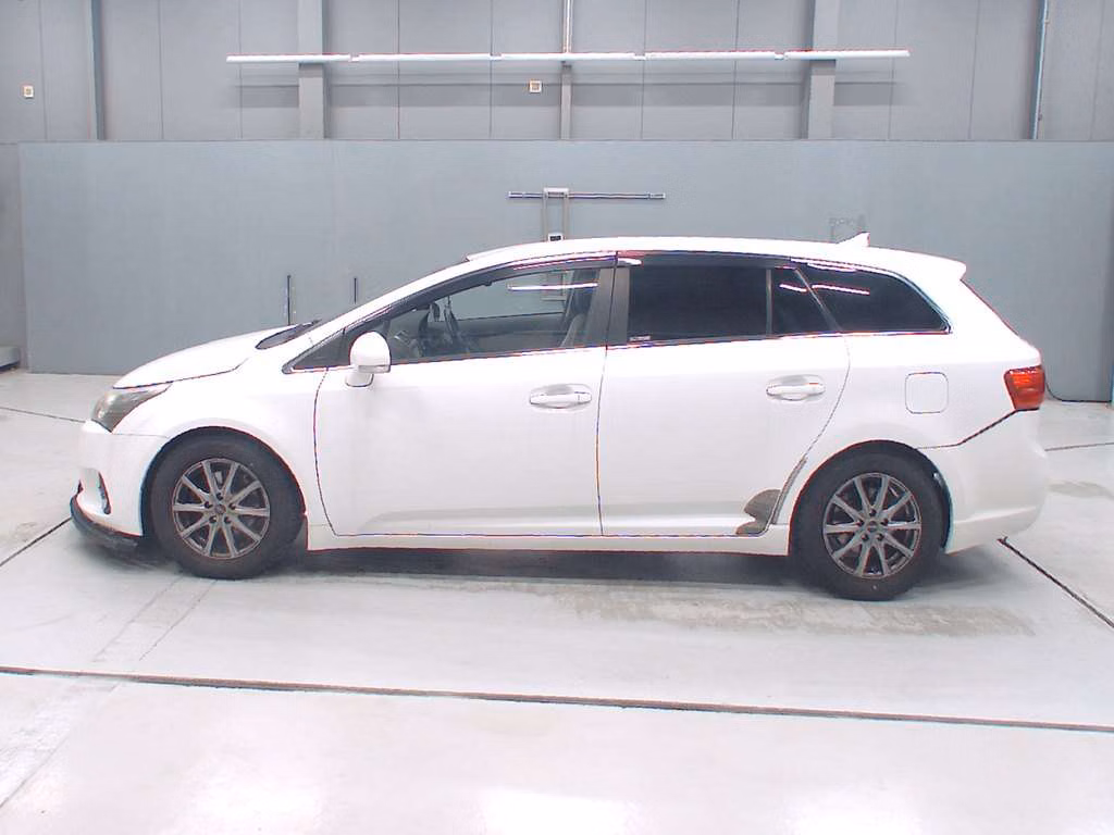 TOYOTA AVENSIS