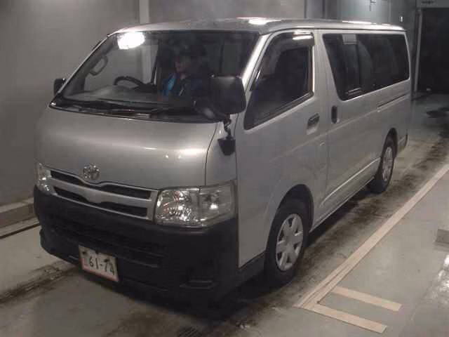 TOYOTA REGIUS ACE