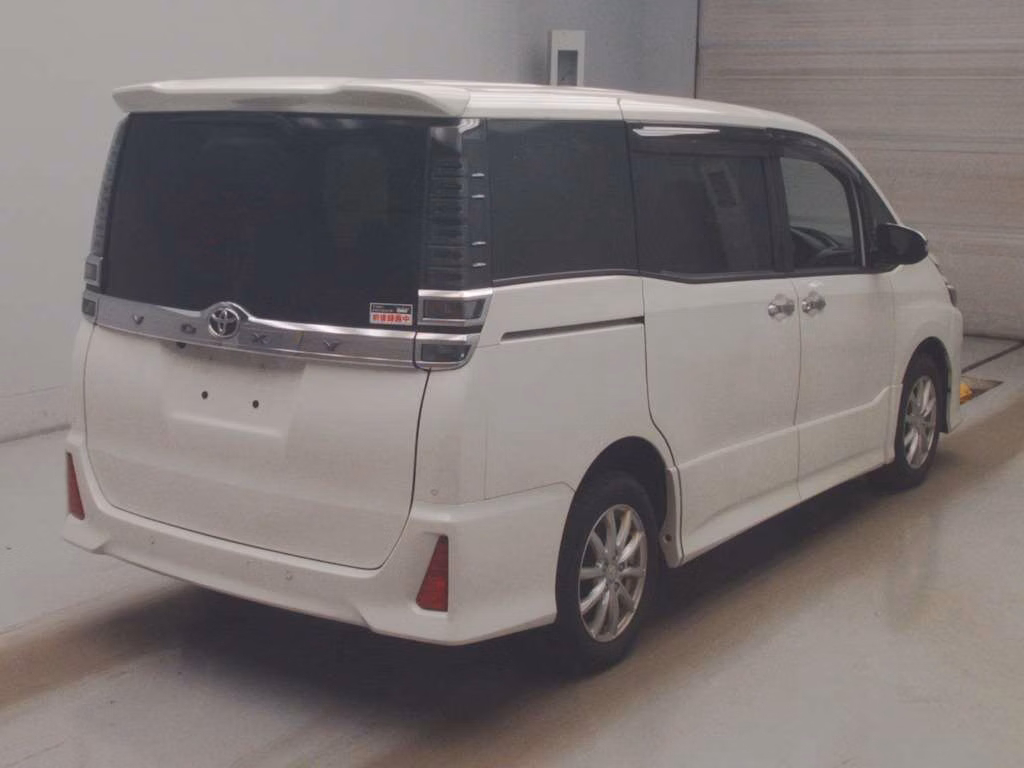 TOYOTA VOXY