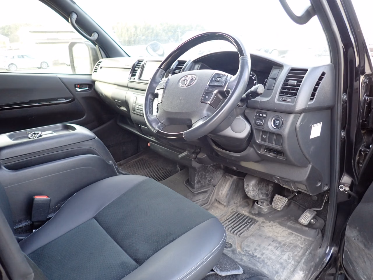 TOYOTA REGIUS ACE