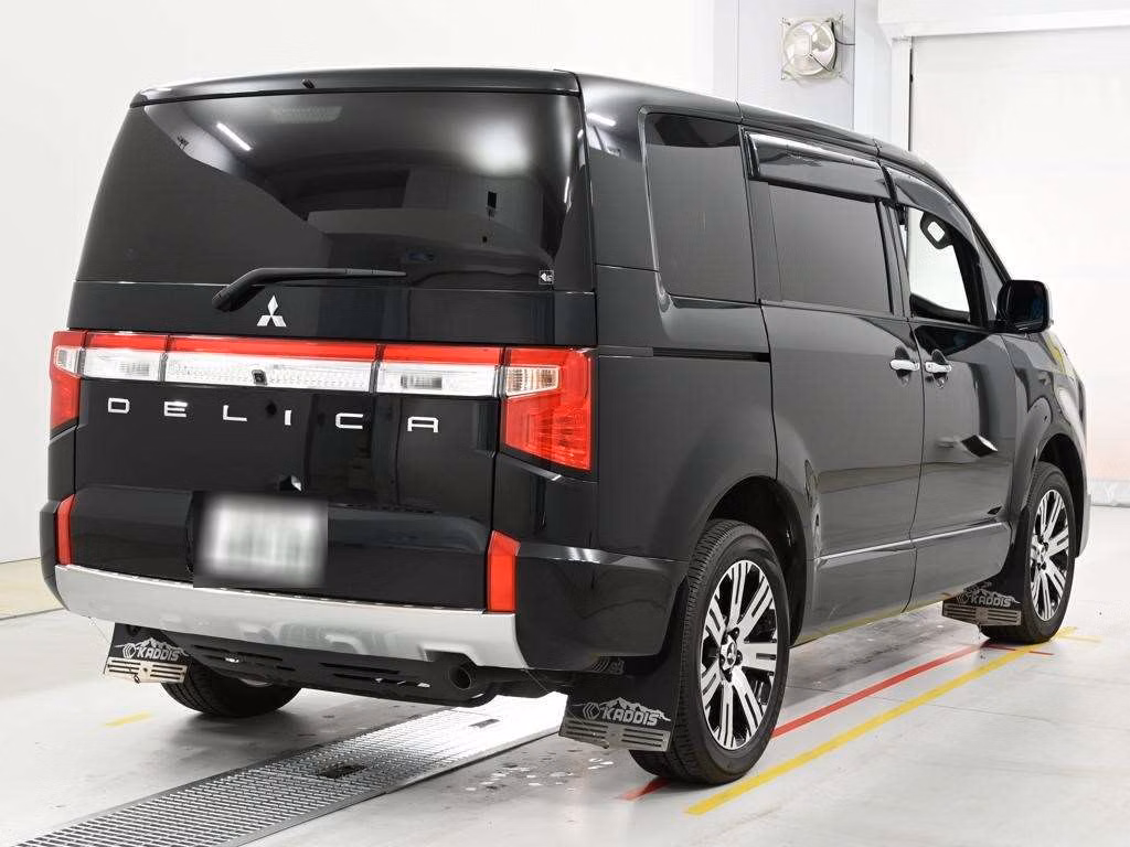 MITSUBISHI DELICA D:5
