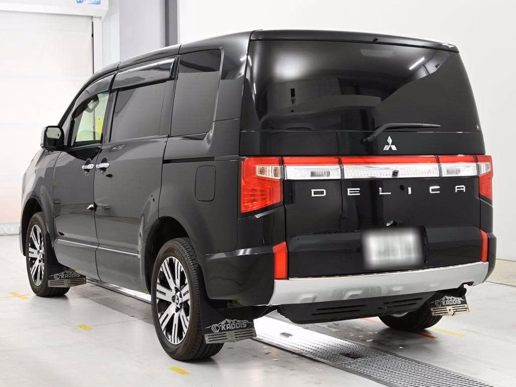 MITSUBISHI DELICA D:5