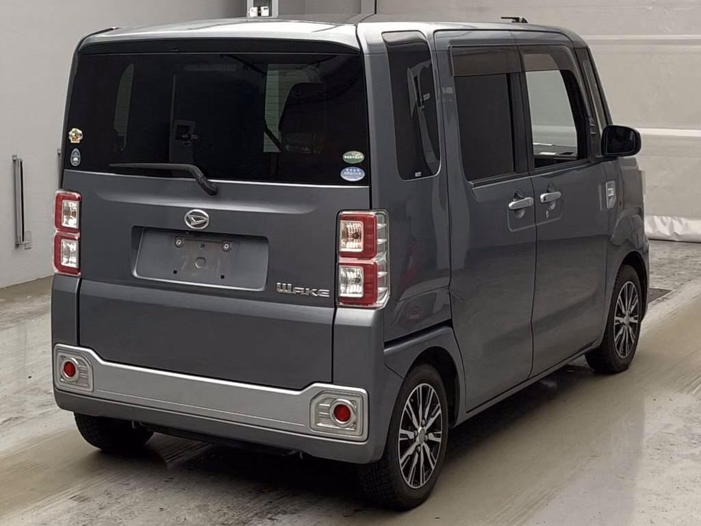 DAIHATSU WAKE