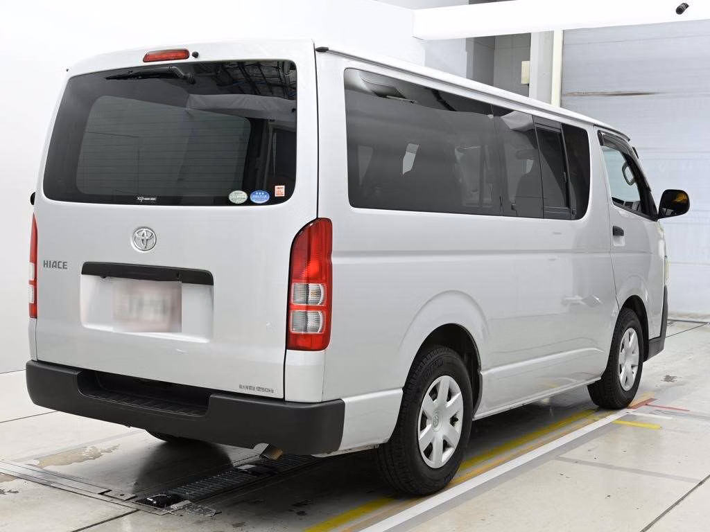 TOYOTA REGIUS ACE