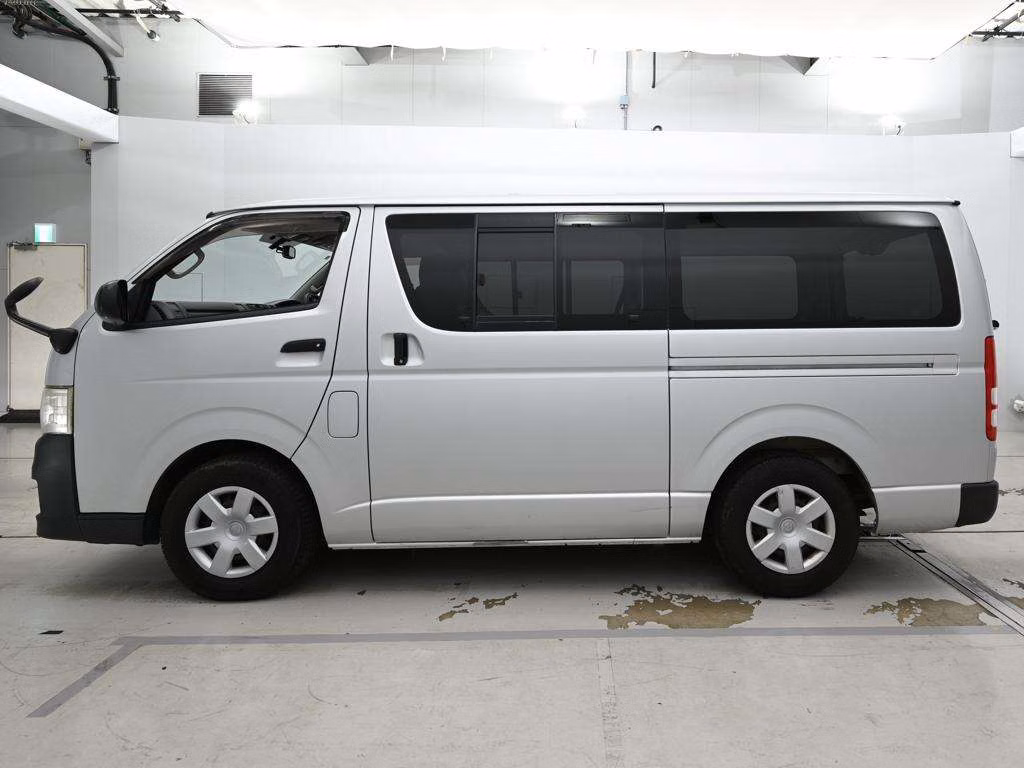 TOYOTA REGIUS ACE