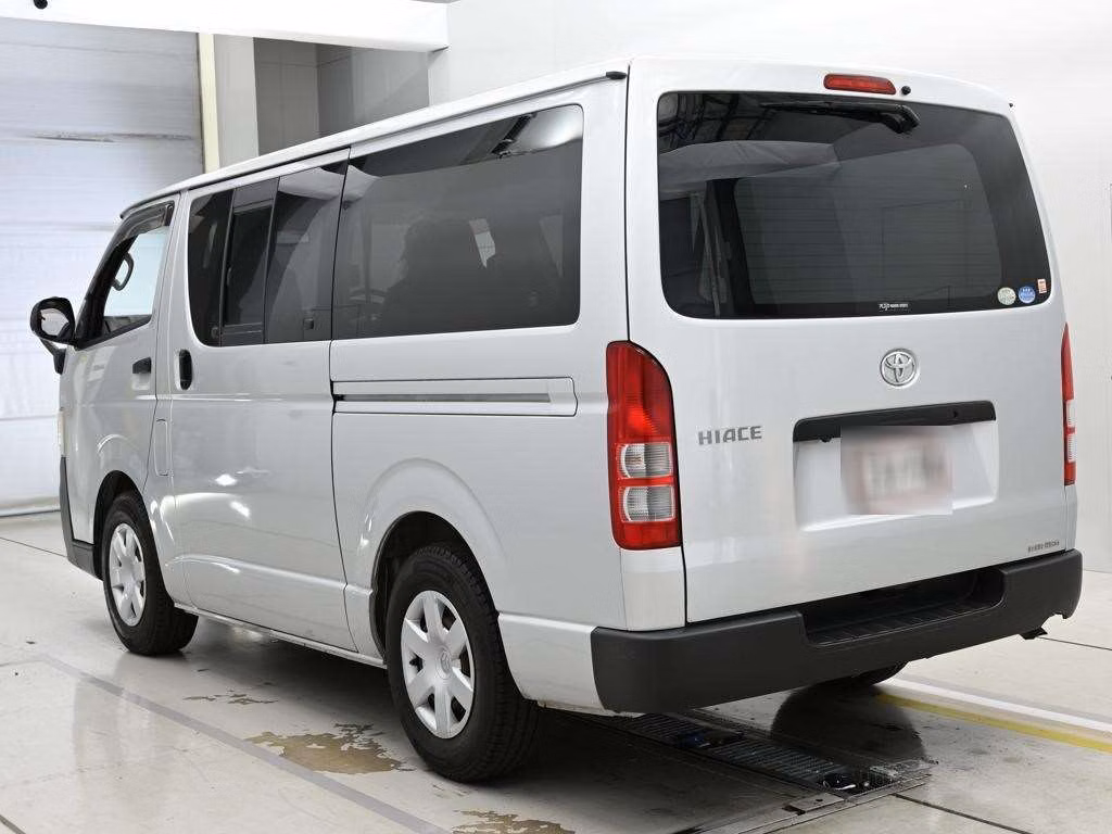 TOYOTA REGIUS ACE