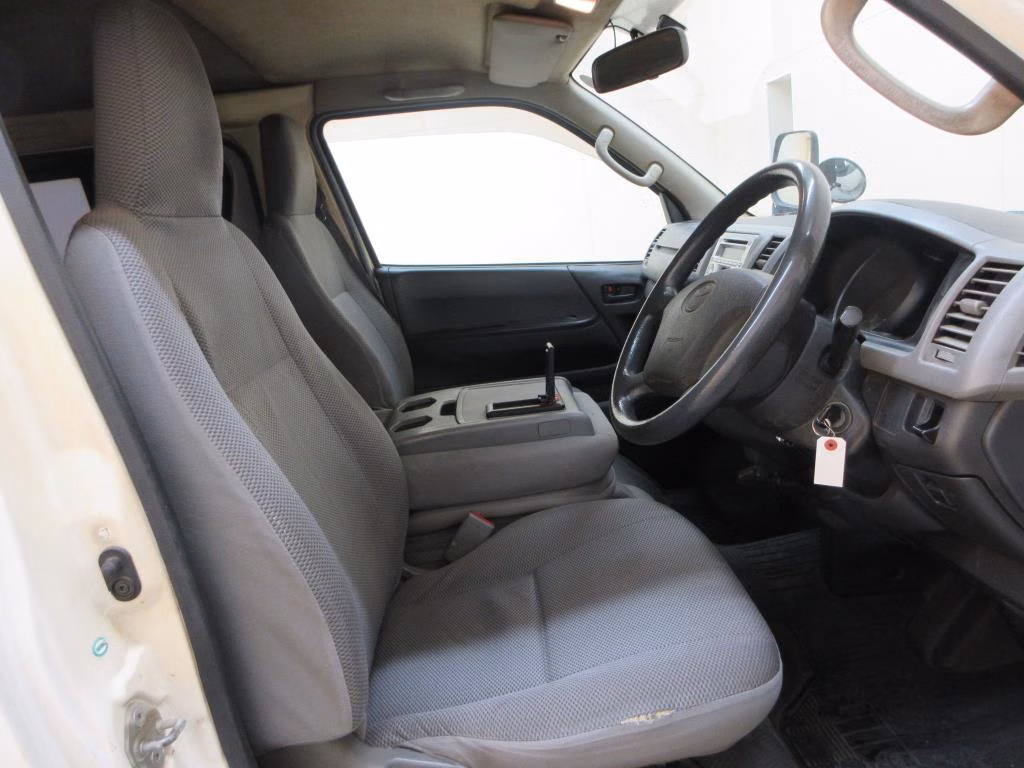 TOYOTA REGIUS ACE