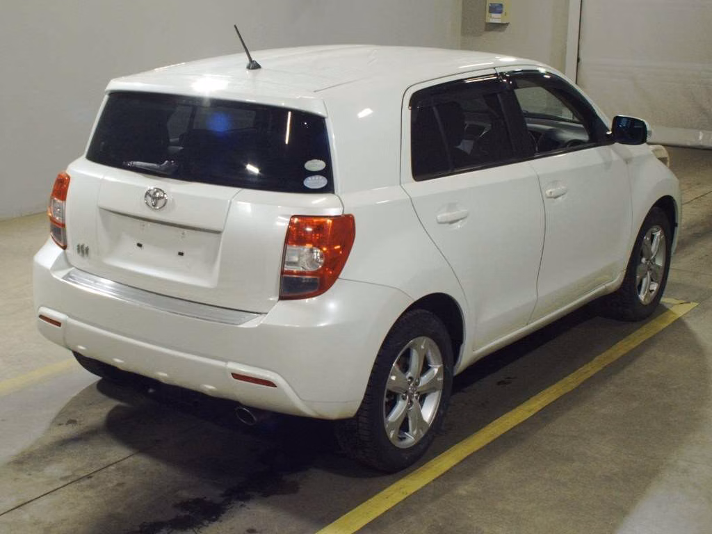 TOYOTA IST