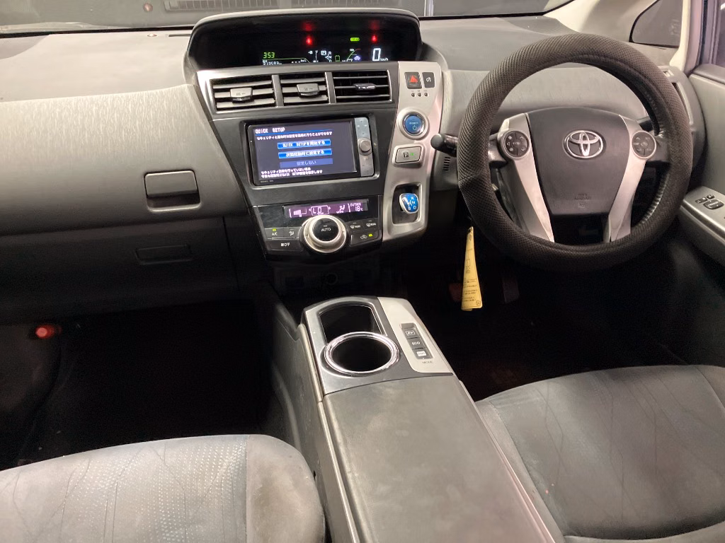 TOYOTA PRIUS ALPHA