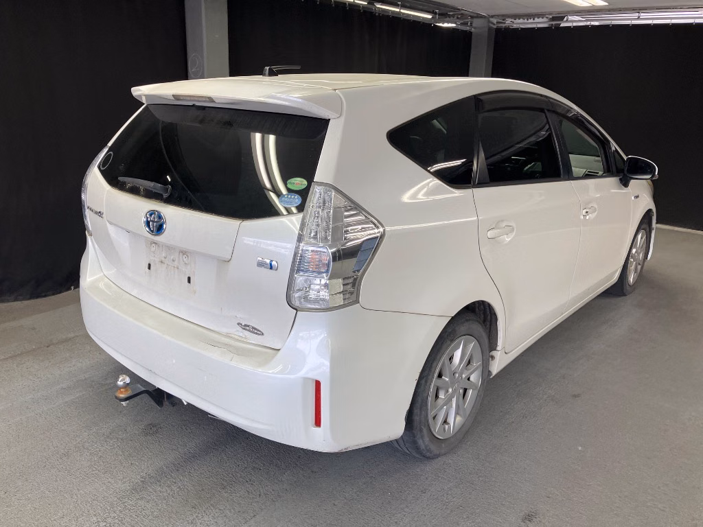 TOYOTA PRIUS ALPHA