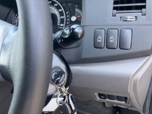 TOYOTA ISIS
