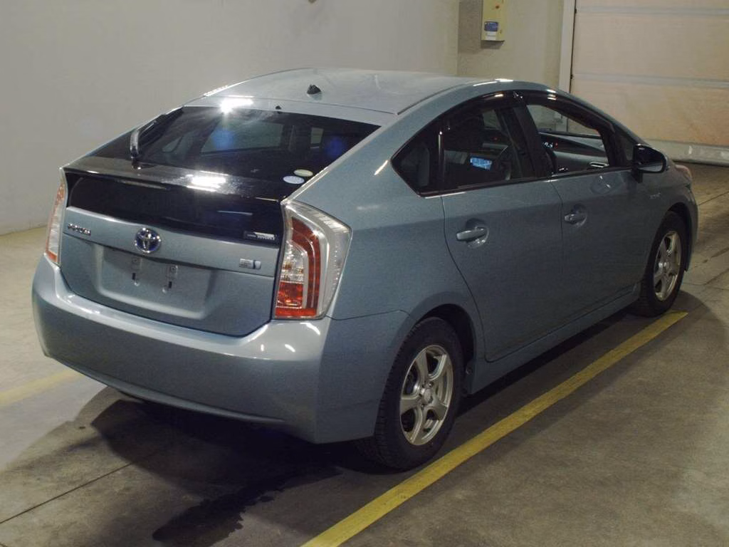TOYOTA PRIUS