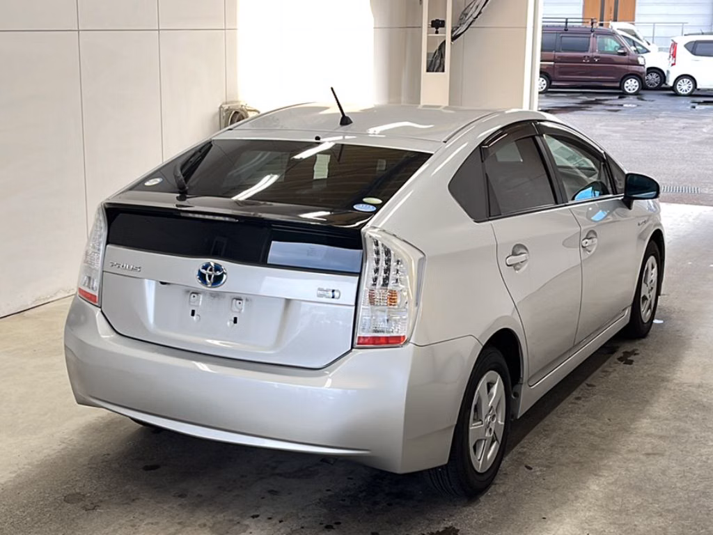 TOYOTA PRIUS