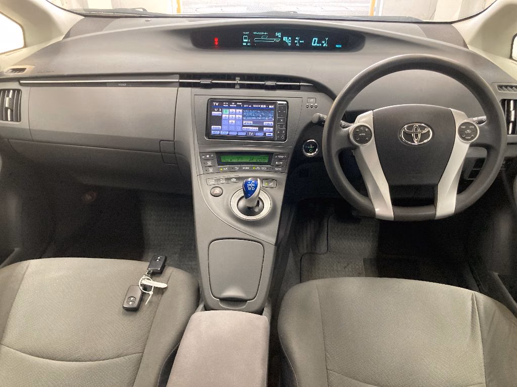 TOYOTA PRIUS