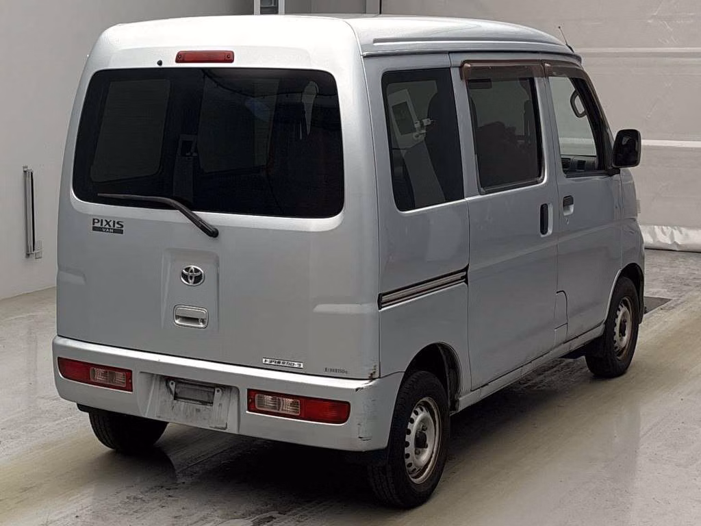 TOYOTA PIXIS VAN