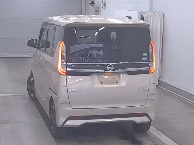 NISSAN ROOX