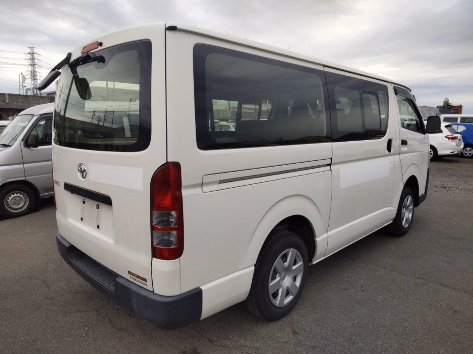 TOYOTA REGIUS ACE