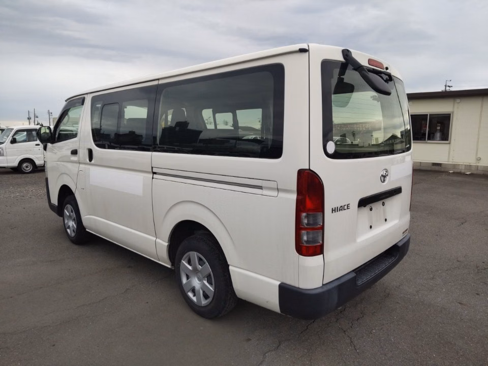 TOYOTA REGIUS ACE