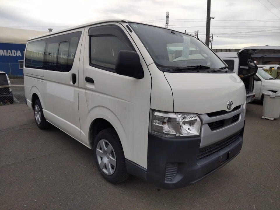 TOYOTA REGIUS ACE