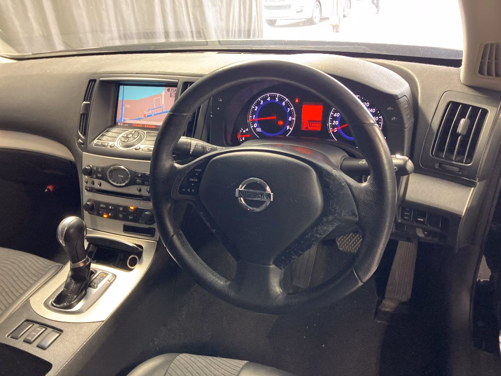 NISSAN SKYLINE