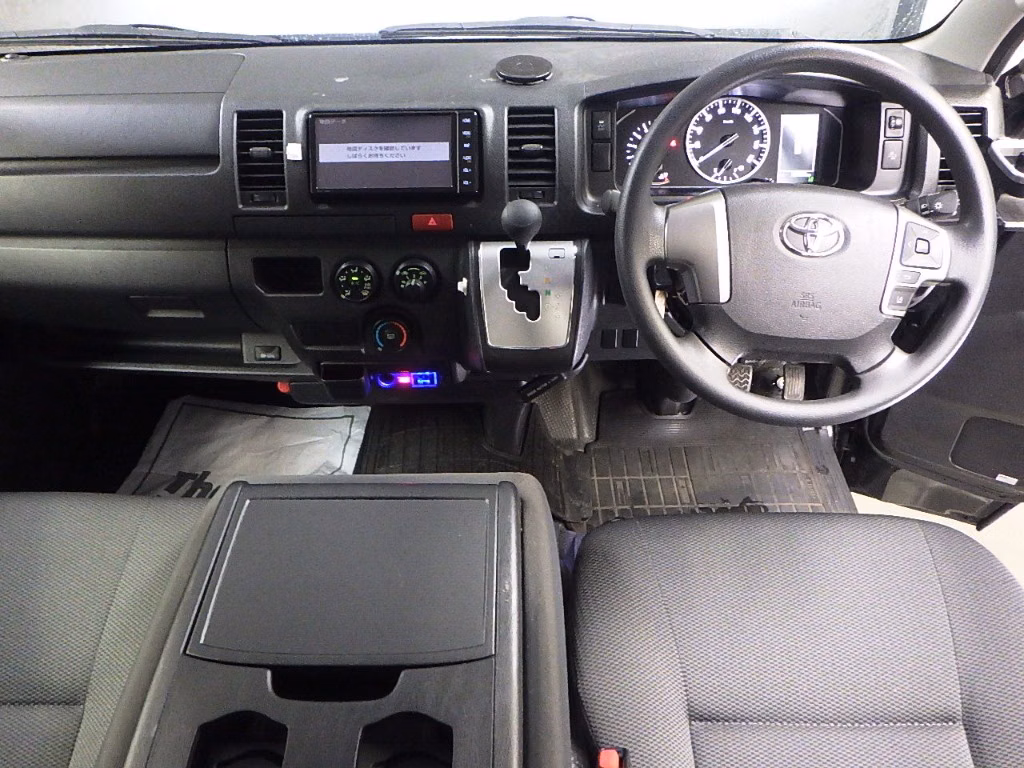 TOYOTA REGIUS ACE