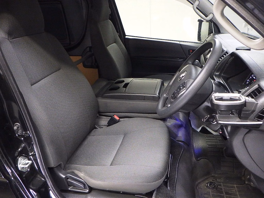 TOYOTA REGIUS ACE